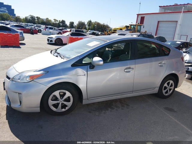 JTDKN3DU3F1915985 Toyota Prius Four