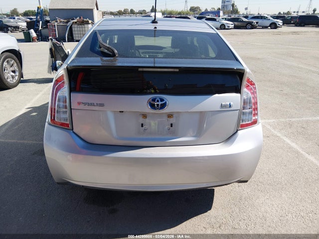 JTDKN3DU3F1915985 Toyota Prius Four