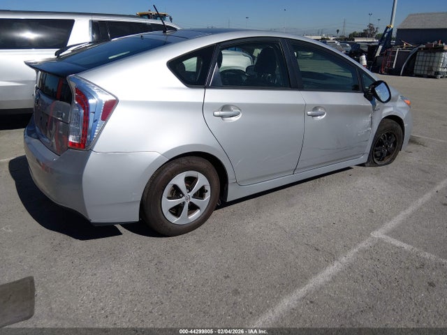 JTDKN3DU3F1915985 Toyota Prius Four