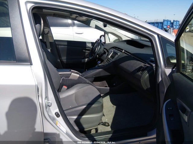 JTDKN3DU3F1915985 Toyota Prius Four