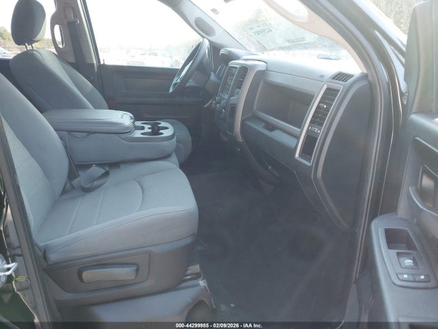44299985 :رقم المزاد ، 1C6RR6FG1KS589434 vin ، 2019 Ram 1500 Classic Express  4x2 6'4 Box مزاد بيع
