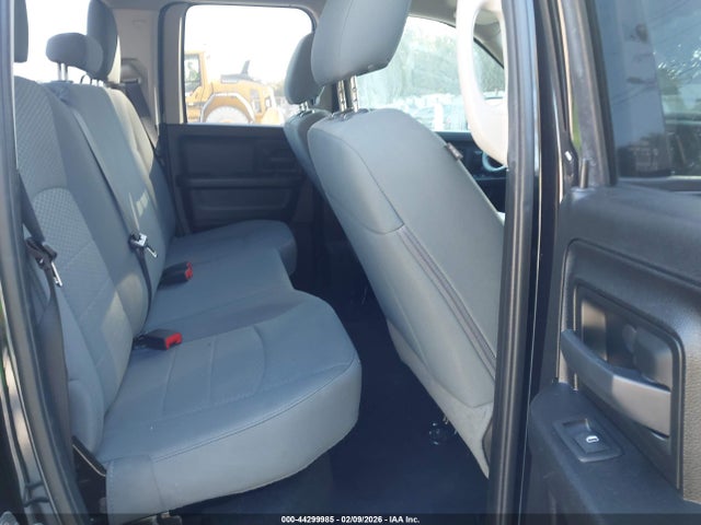 44299985 :رقم المزاد ، 1C6RR6FG1KS589434 vin ، 2019 Ram 1500 Classic Express  4x2 6'4 Box مزاد بيع