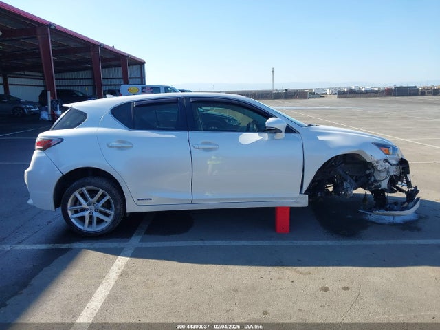 JTHKD5BH7F2217036 Lexus CT 200H