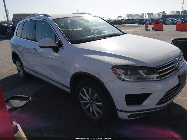 2017 VOLKSWAGEN TOUAREG WVGEF7BP0HD001110