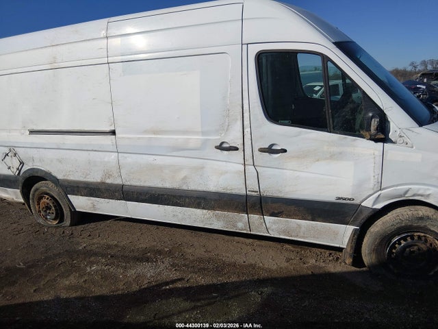 44300139 :رقم المزاد ، WD3PE8CB3C5668128 vin ، 2012 Mercedes-benz Sprinter 2500 High Roof مزاد بيع