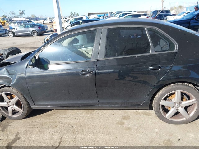 Продаж на аукціоні авто 2010 Volkswagen Jetta Limited Edition, vin: 3VWAZ7AJ3AM129307, номер лоту: 44300187