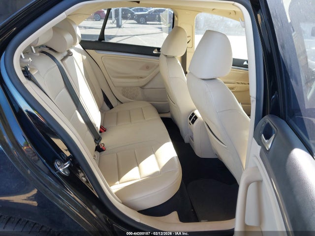 Продаж на аукціоні авто 2010 Volkswagen Jetta Limited Edition, vin: 3VWAZ7AJ3AM129307, номер лоту: 44300187