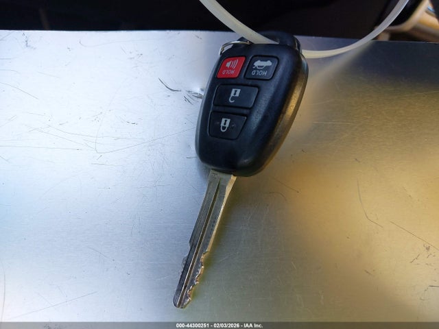 5YFBURHE1HP726615 Toyota COROLLA LE