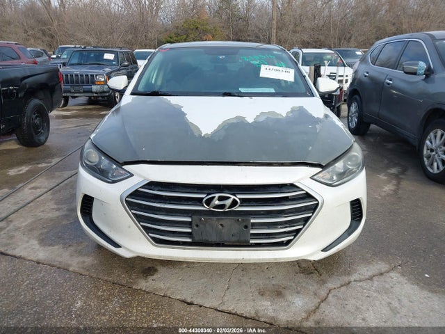 5NPD84LF5JH213516 Hyundai ELANTRA SEL