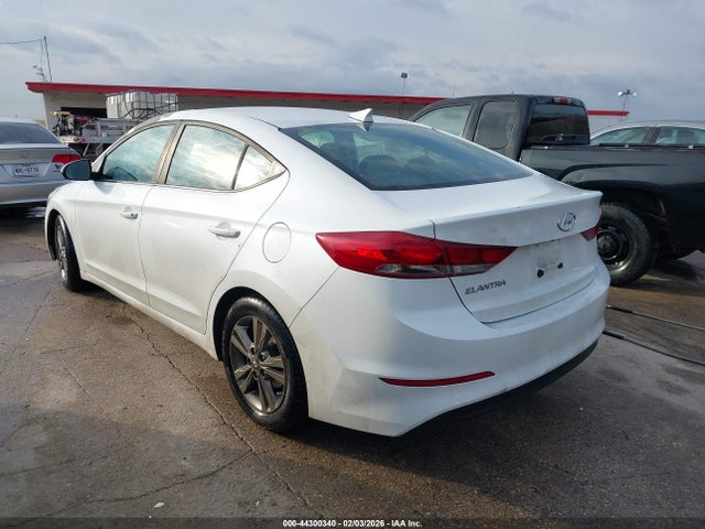5NPD84LF5JH213516 Hyundai ELANTRA SEL