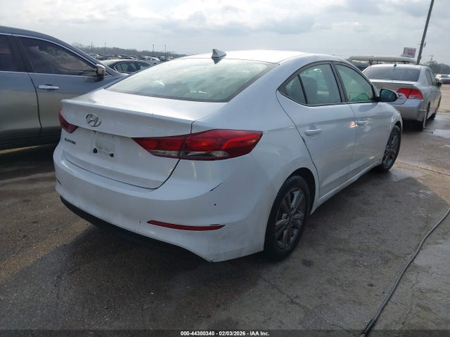 5NPD84LF5JH213516 Hyundai ELANTRA SEL