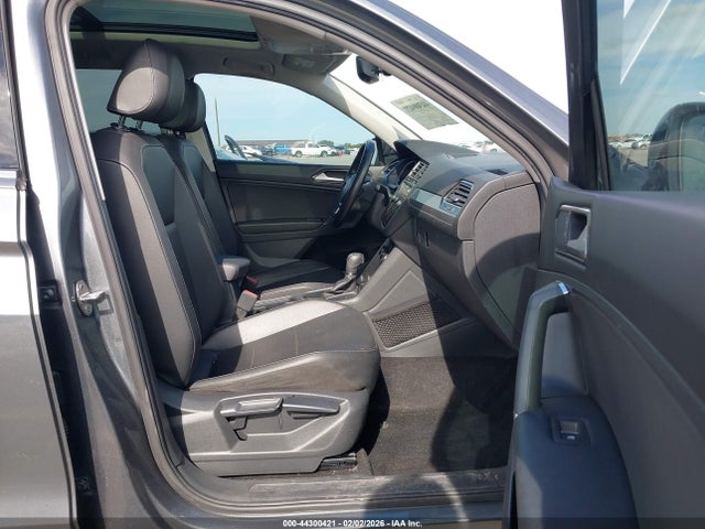 44300421 :رقم المزاد ، 3VV3B7AX6JM119859 vin ، 2018 Volkswagen Tiguan 2.0t Se/2.0t Sel مزاد بيع