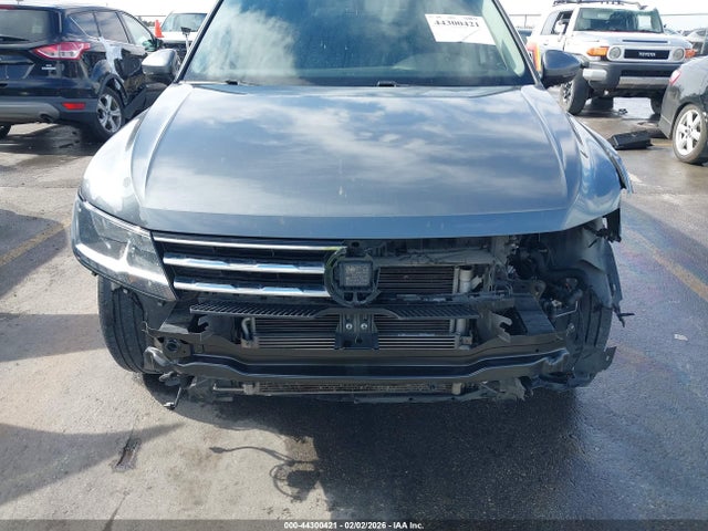 44300421 :رقم المزاد ، 3VV3B7AX6JM119859 vin ، 2018 Volkswagen Tiguan 2.0t Se/2.0t Sel مزاد بيع