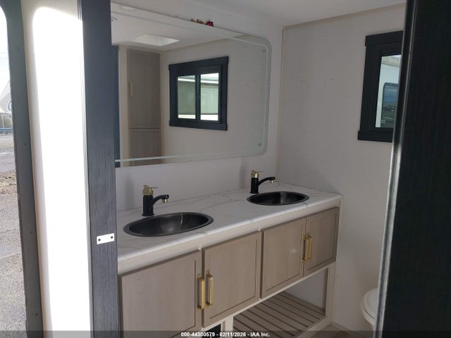 44300579 :رقم المزاد ، 4X4TWBA2XTU027804 vin ، 2026 Forest River Wildwood مزاد بيع