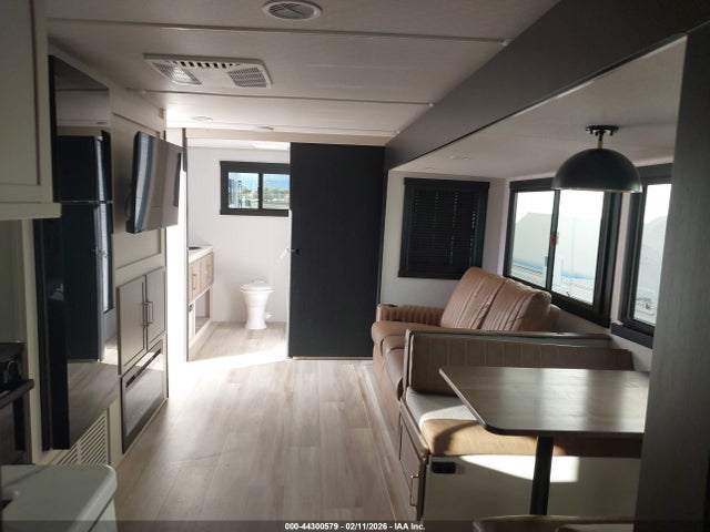 44300579 :رقم المزاد ، 4X4TWBA2XTU027804 vin ، 2026 Forest River Wildwood مزاد بيع