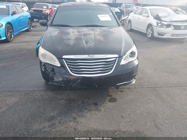 2012 Chrysler 200 Lx მანქანა იყიდება აუქციონზე, vin: 1C3CCBAB8CN222748, აუქციონის ნომერი: 44300733
