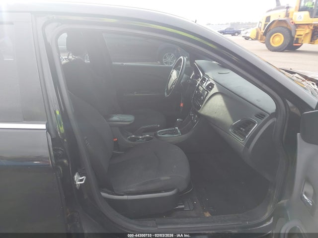 2012 Chrysler 200 Lx მანქანა იყიდება აუქციონზე, vin: 1C3CCBAB8CN222748, აუქციონის ნომერი: 44300733