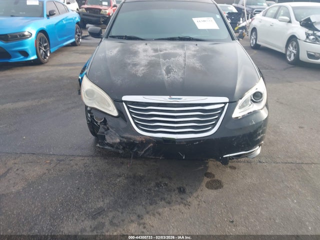 2012 Chrysler 200 Lx მანქანა იყიდება აუქციონზე, vin: 1C3CCBAB8CN222748, აუქციონის ნომერი: 44300733
