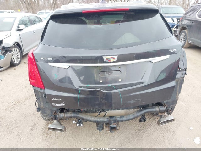 44300738 :رقم المزاد ، 1GYKNDRS9HZ204237 vin ، 2017 Cadillac Xt5 Luxury مزاد بيع