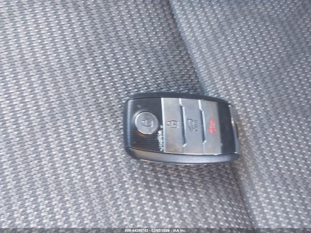 KNDCB3LC9H5069783 KIA NIRO LX