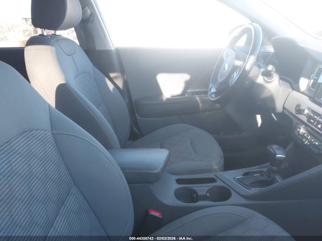 KNDCB3LC9H5069783 KIA NIRO LX