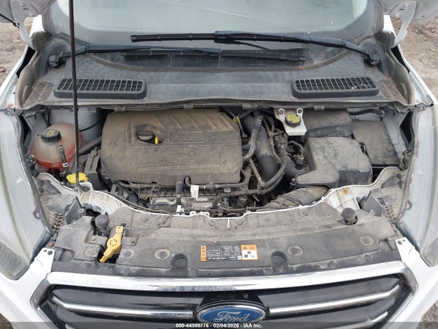 1FMCU0GDXHUA09525 Ford ESCAPE SE