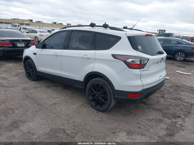 1FMCU0GDXHUA09525 Ford ESCAPE SE