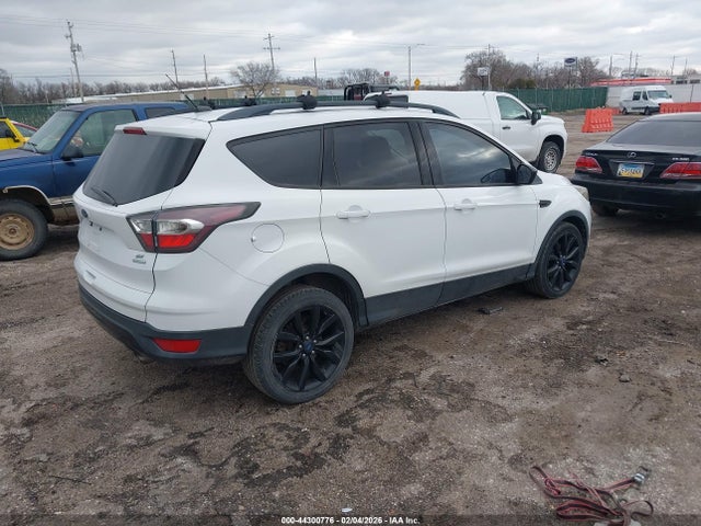 1FMCU0GDXHUA09525 Ford ESCAPE SE