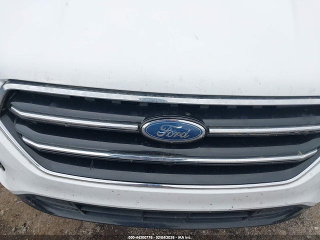 1FMCU0GDXHUA09525 Ford ESCAPE SE