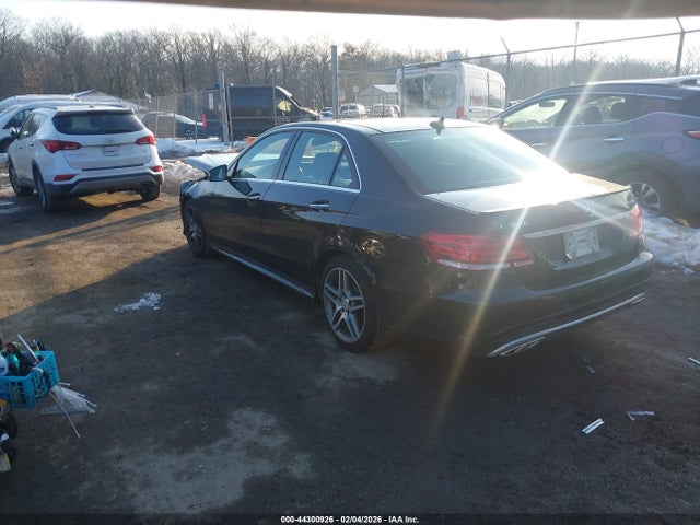 2015 MERCEDES-BENZ E 350 WDDHF8JB6FB121179 Photo 2
