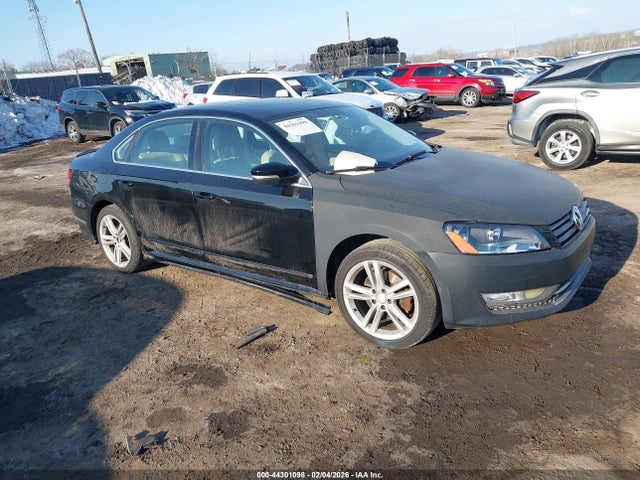 2015 VOLKSWAGEN PASSAT 1VWCM7A39FC002496