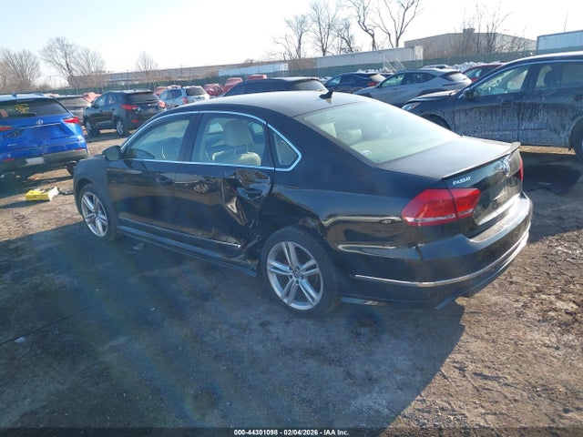 2015 VOLKSWAGEN PASSAT 1VWCM7A39FC002496 Photo 2