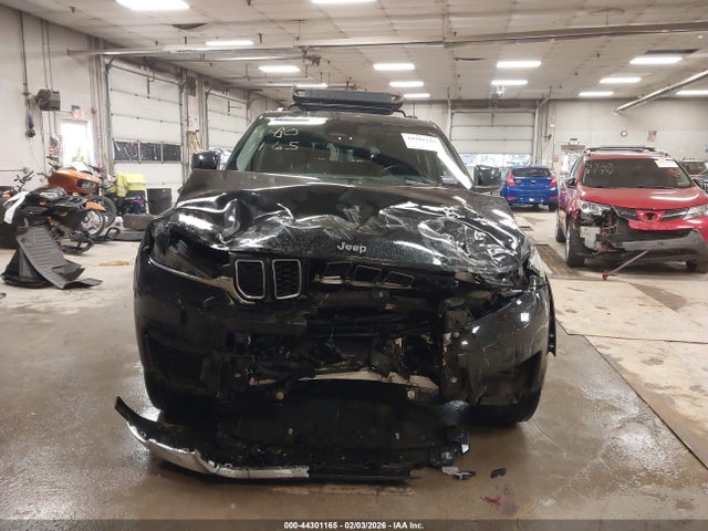 44301165 :رقم المزاد ، 1C4RJKAG0M8201061 vin ، 2021 Jeep Grand Cherokee L Laredo 4x4 مزاد بيع