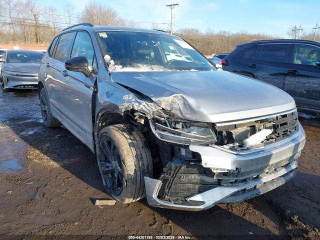 Продаж на аукціоні авто 2023 Volkswagen Tiguan 2.0t Se R-line Black, vin: 3VV8B7AX1PM072772, номер лоту: 44301195