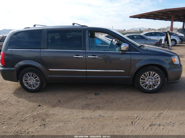2C4RC1JG6GR200302 Chrysler Town &amp; Country Limited