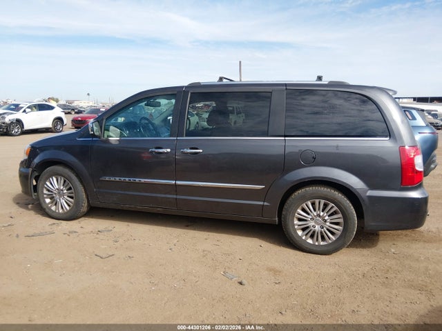 2C4RC1JG6GR200302 Chrysler Town &amp; Country Limited