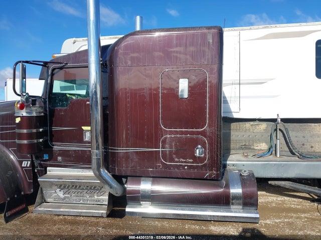 44301319 :رقم المزاد ، 1XKWDB9X51R877112 vin ، 2001 Kenworth Construction W900 مزاد بيع