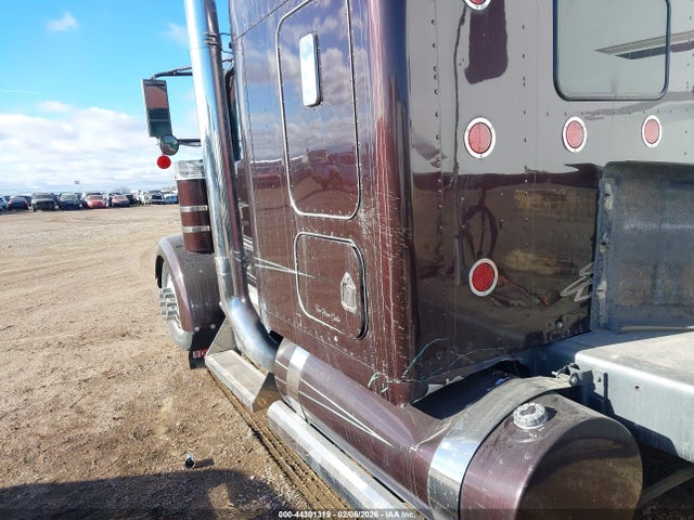 44301319 :رقم المزاد ، 1XKWDB9X51R877112 vin ، 2001 Kenworth Construction W900 مزاد بيع