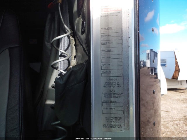 44301319 :رقم المزاد ، 1XKWDB9X51R877112 vin ، 2001 Kenworth Construction W900 مزاد بيع