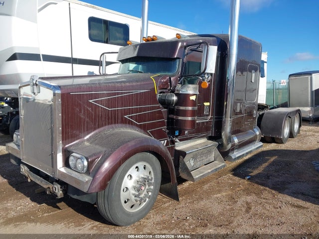 44301319 :رقم المزاد ، 1XKWDB9X51R877112 vin ، 2001 Kenworth Construction W900 مزاد بيع