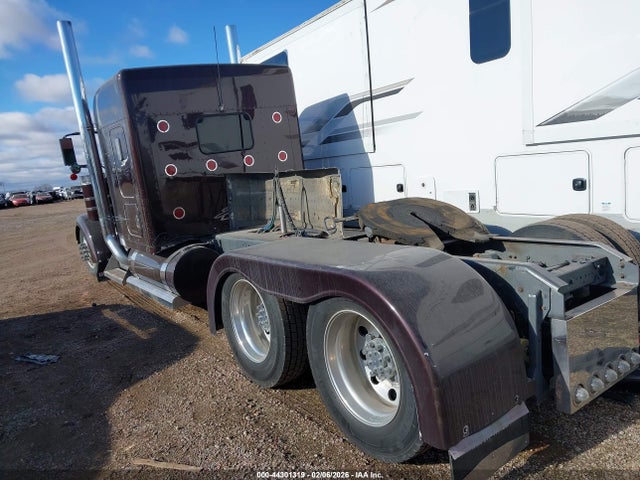 44301319 :رقم المزاد ، 1XKWDB9X51R877112 vin ، 2001 Kenworth Construction W900 مزاد بيع