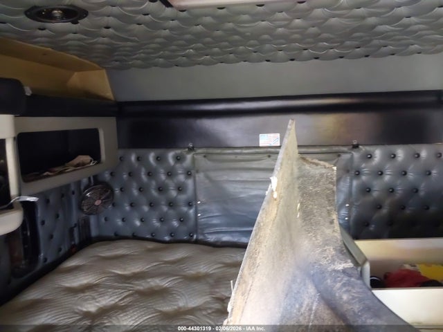 44301319 :رقم المزاد ، 1XKWDB9X51R877112 vin ، 2001 Kenworth Construction W900 مزاد بيع