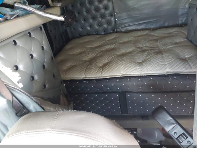 44301319 :رقم المزاد ، 1XKWDB9X51R877112 vin ، 2001 Kenworth Construction W900 مزاد بيع