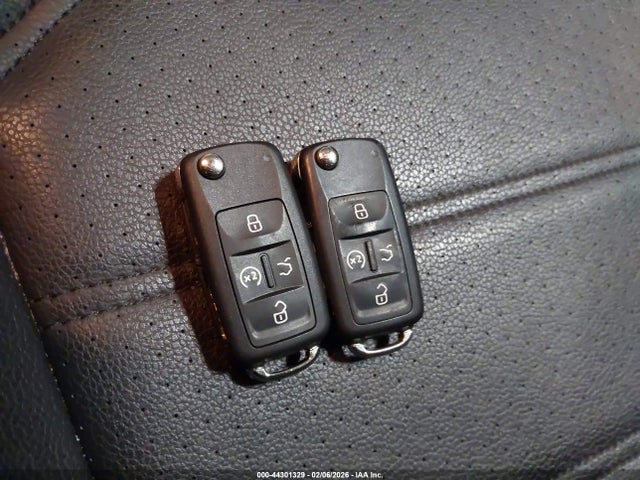 44301329 :رقم المزاد ، 1VWBA7A34JC044183 vin ، 2018 Volkswagen Passat 2.0t Se مزاد بيع