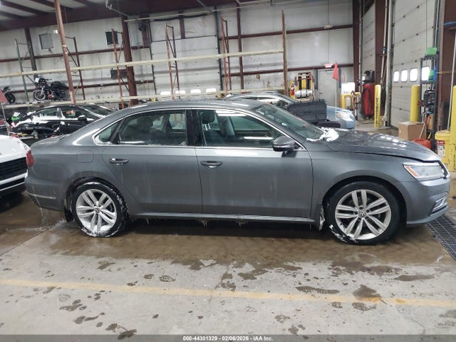 44301329 :رقم المزاد ، 1VWBA7A34JC044183 vin ، 2018 Volkswagen Passat 2.0t Se مزاد بيع