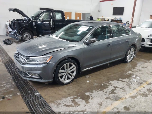 44301329 :رقم المزاد ، 1VWBA7A34JC044183 vin ، 2018 Volkswagen Passat 2.0t Se مزاد بيع