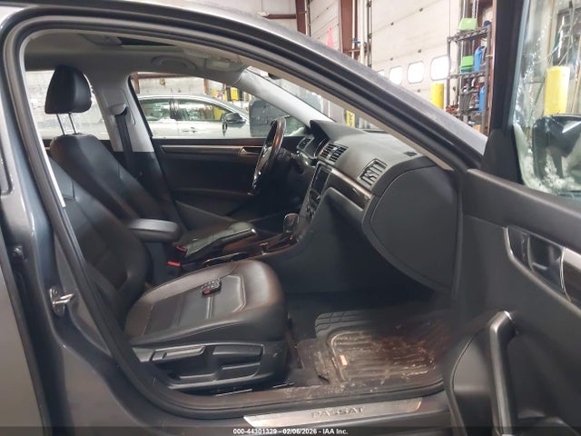 44301329 :رقم المزاد ، 1VWBA7A34JC044183 vin ، 2018 Volkswagen Passat 2.0t Se مزاد بيع