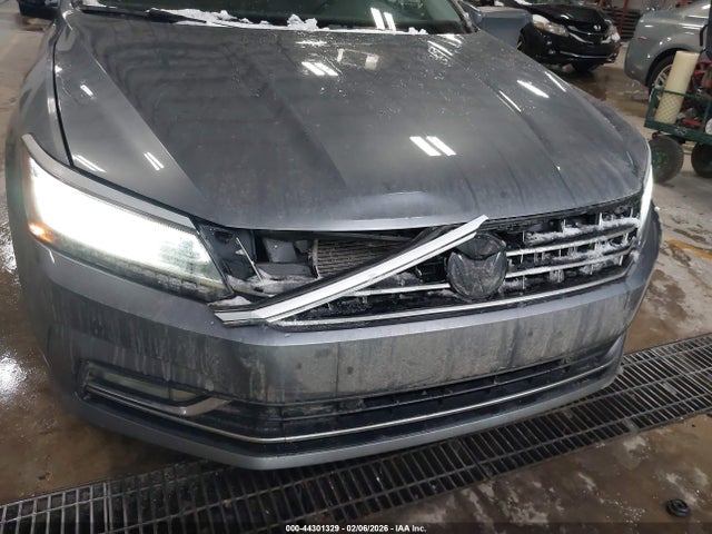 44301329 :رقم المزاد ، 1VWBA7A34JC044183 vin ، 2018 Volkswagen Passat 2.0t Se مزاد بيع