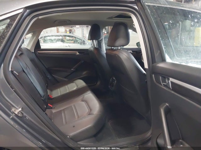 44301329 :رقم المزاد ، 1VWBA7A34JC044183 vin ، 2018 Volkswagen Passat 2.0t Se مزاد بيع