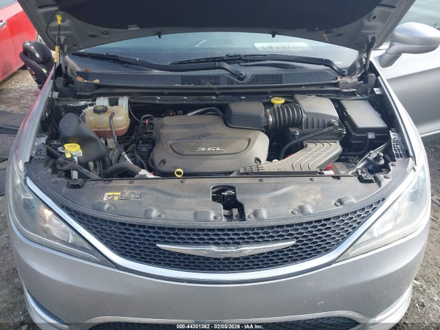 44301362 :رقم المزاد ، 2C4RC1BG5HR654511 vin ، 2017 Chrysler Pacifica Touring-l مزاد بيع